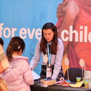 Nord Anglia International School New York | Nord Anglia - Feature Cards Pattern