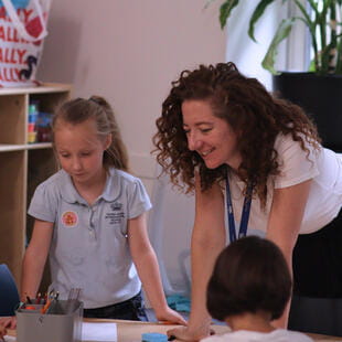 Nord Anglia International School New York | Nord Anglia - Feature Cards Pattern