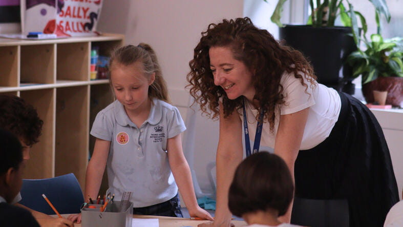 Nord Anglia International School New York | Nord Anglia - Feature Cards Pattern