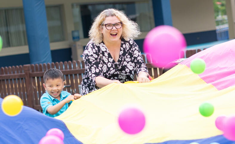 Nord Anglia International School Shanghai, Pudong - 03 - Feature Cards Pattern - RU