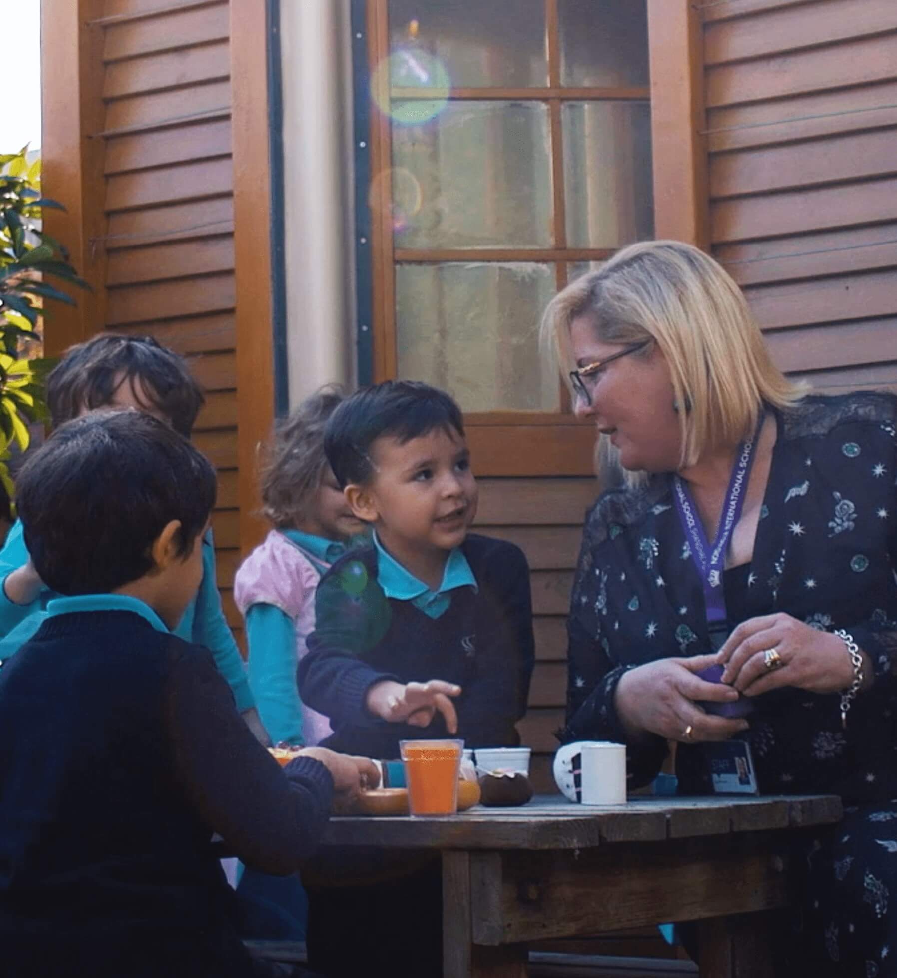 学校师资介绍与办学理念 | 上海英国学校浦东校区 - Feature Cards Tabs