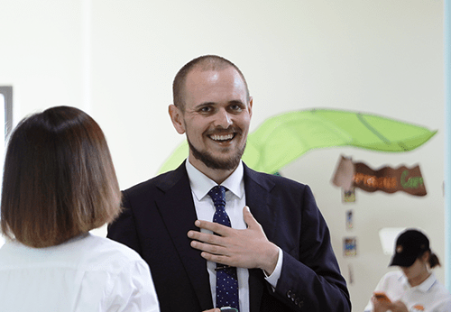 How We Teach | Nord Anglia International School Pudong - Feature Cards Tabs