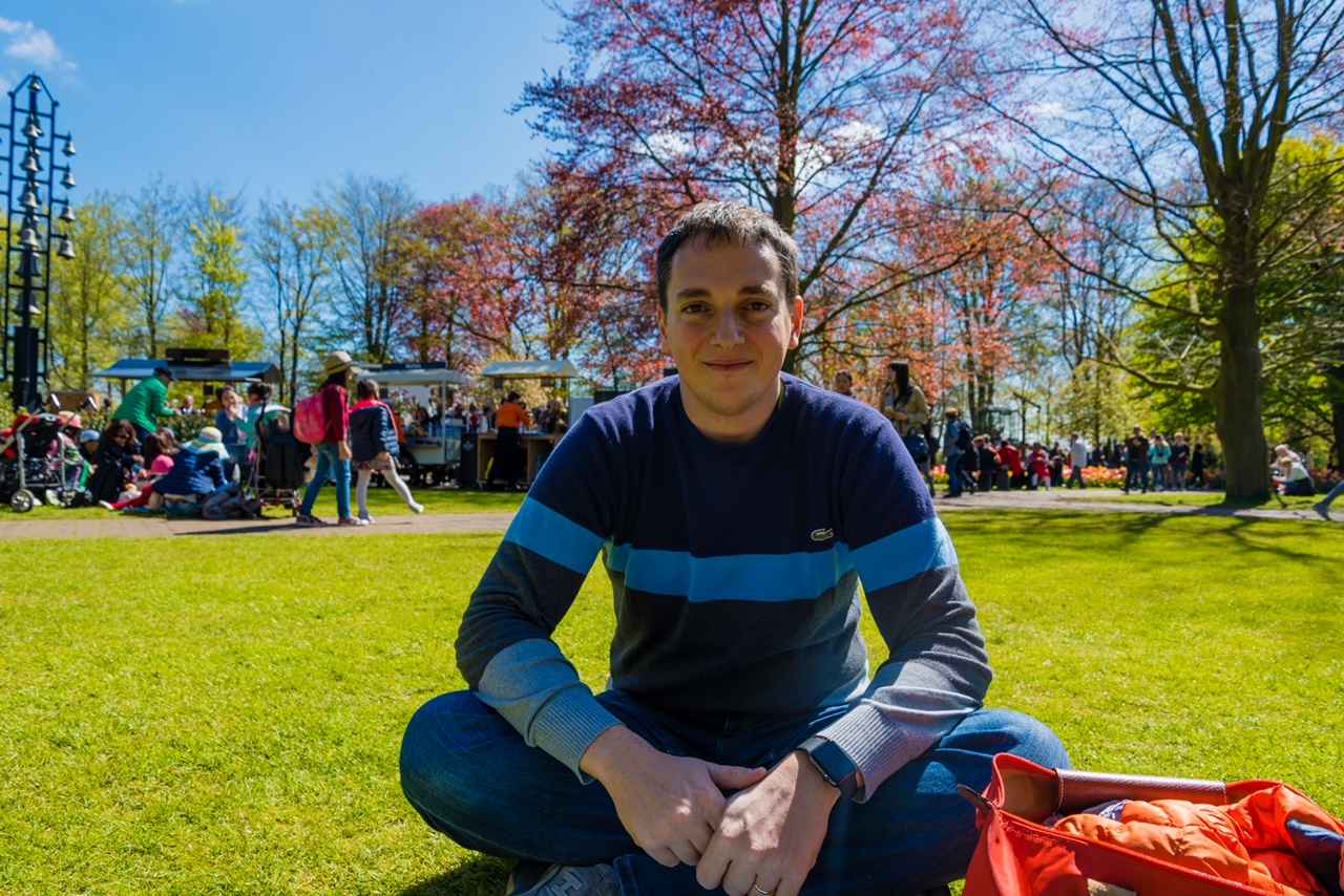 Netherlands International Private Schools | NAIS Rotterdam - Feature Cards Pattern