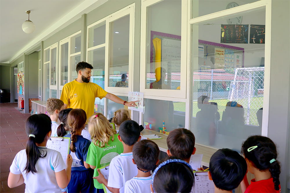 We are Going on a Creature Hunt - English Adventure