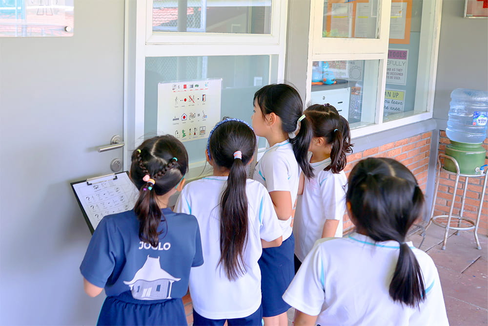 We are Going on a Creature Hunt - English Adventure