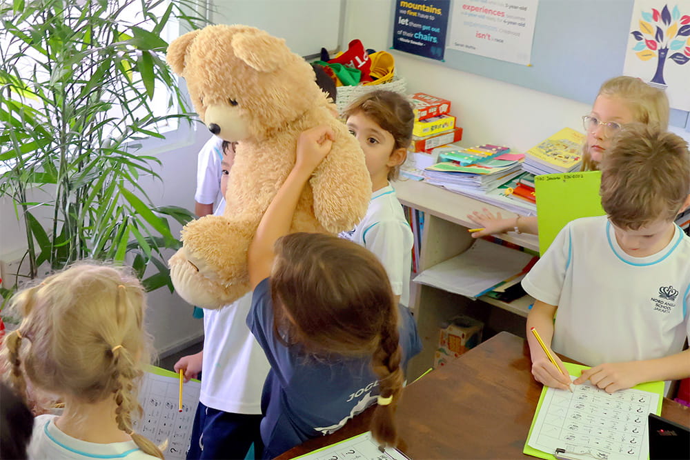 We are Going on a Creature Hunt - English Adventure