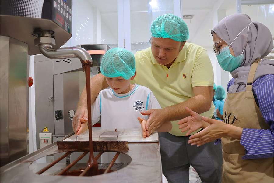 Year Three Chocolate Factory Visit Brings IPC Learning to Life - IPC Learning to Life