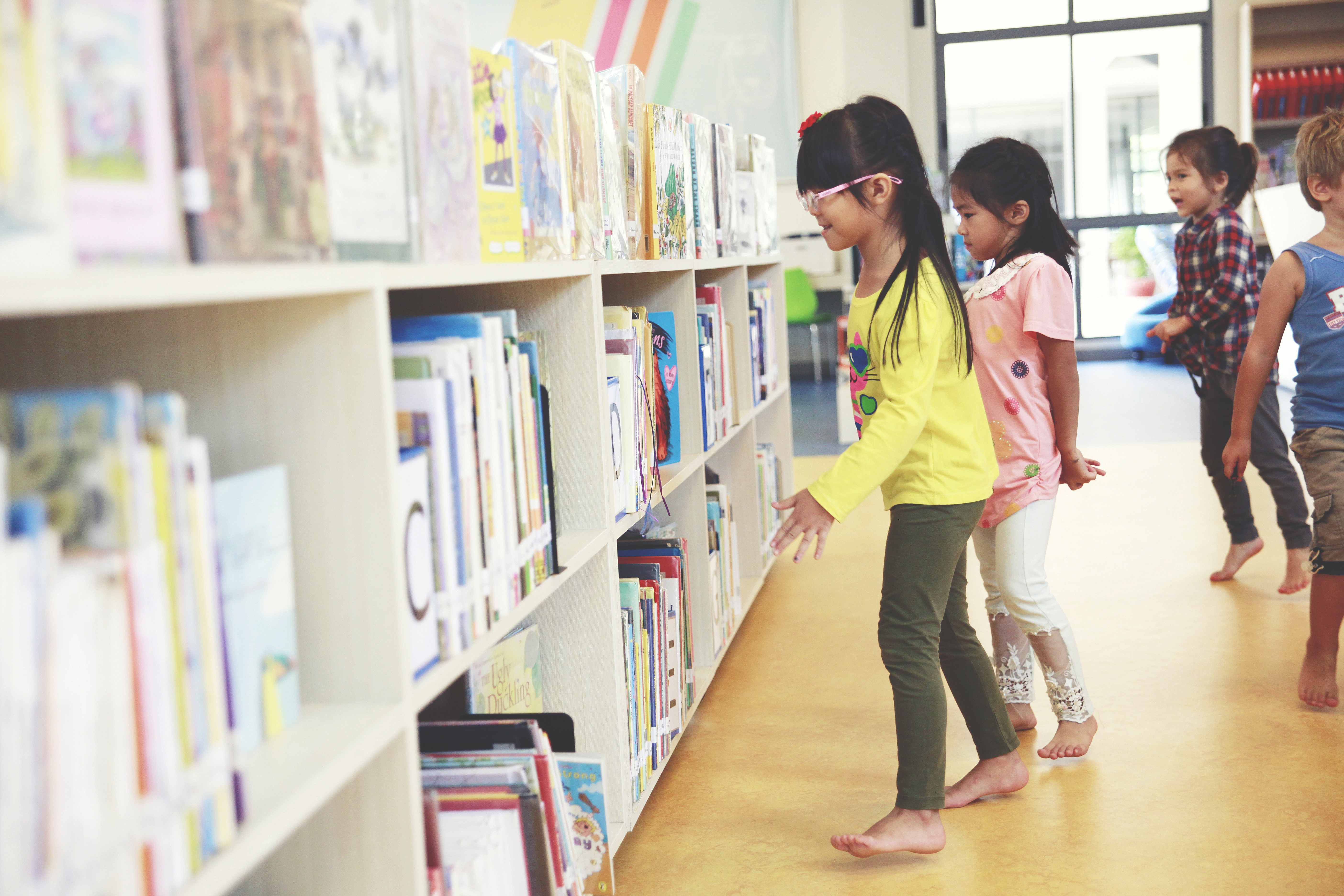 Northbridge library fills the shelves with a great new range of books for Primary - come and read them! - northbridgelibraryfillstheshelveswithagreatnewrangeofbooksforprimarycomeandreadthem