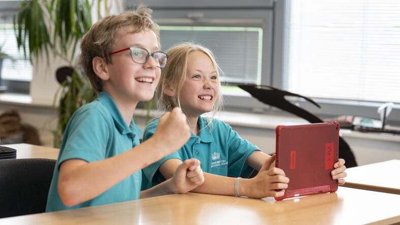 Mezinárodní Základní škola v Praze | 1. stupeň ZŠ | PBIS - Feature Cards Pattern - Curriculum