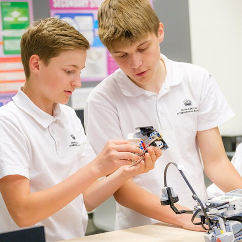 Naši učitelé | Prague British International School - Small Text And Image 2