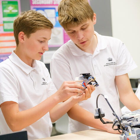 Britská mezinárodní škola Praha | Nord Anglia - Small Text And Image