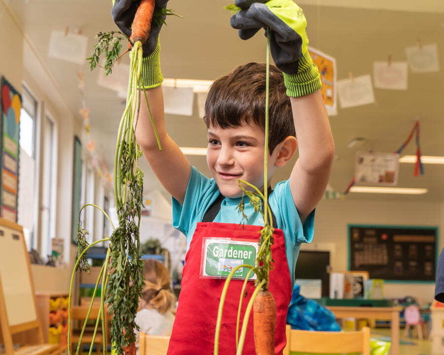 Pomáháme u nás i ve světě | PBIS Praha - Image-50-50