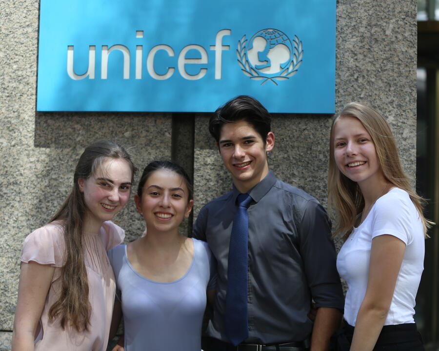 Pomáháme u nás i ve světě | PBIS Praha - Image-50-50 1