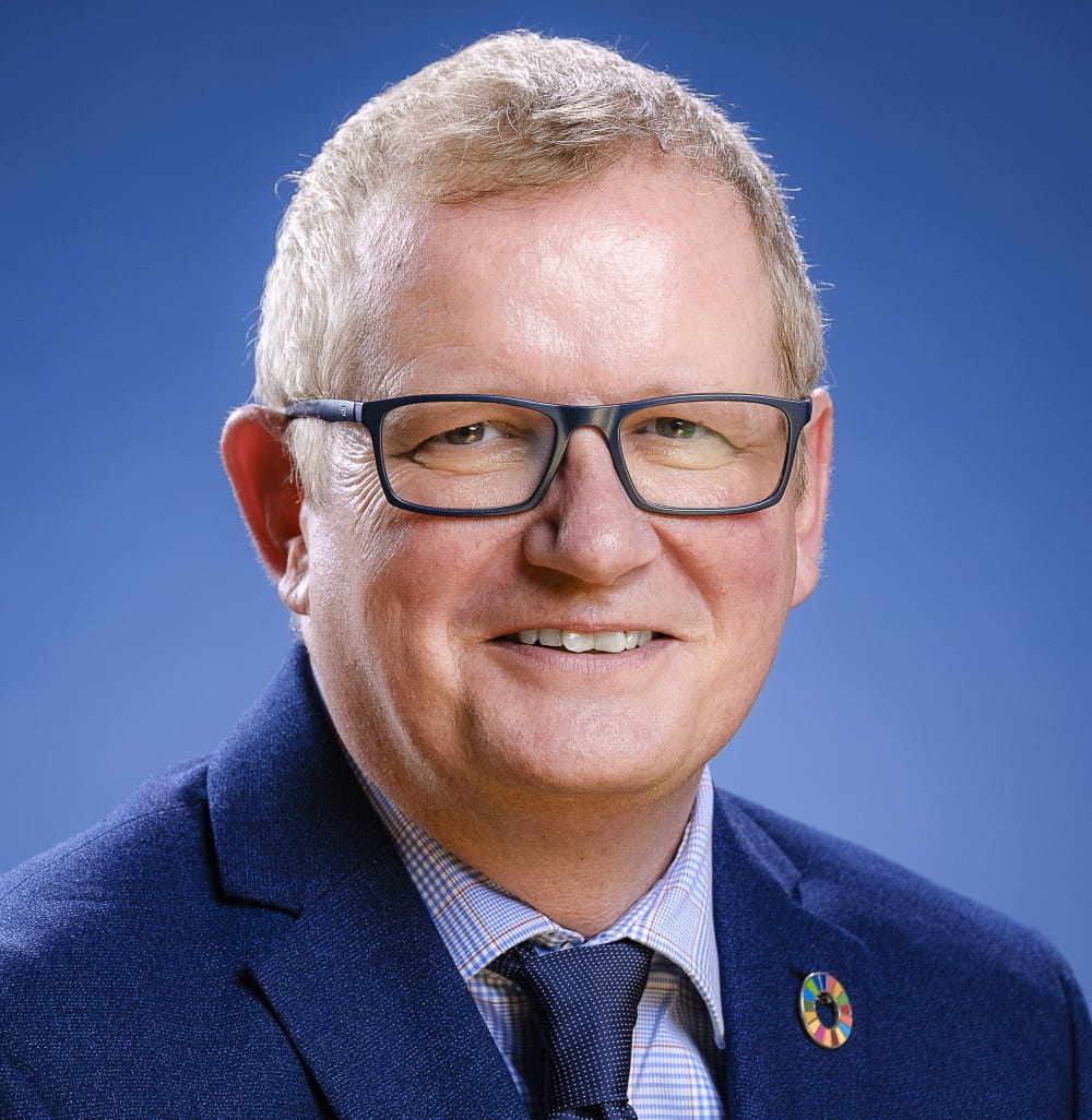 PBIS Staff and How We Teach | Prague British International School - Feature Cards Tabs