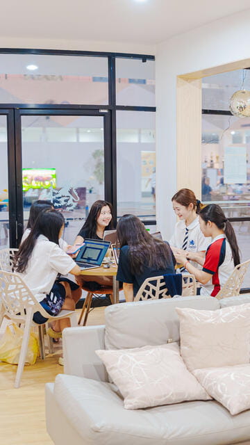 โรงเรียนประจำชั้นนำในไทย | รีเจ้นท์กรุงเทพฯ - 01 Level 2 Page Header With Key Facts