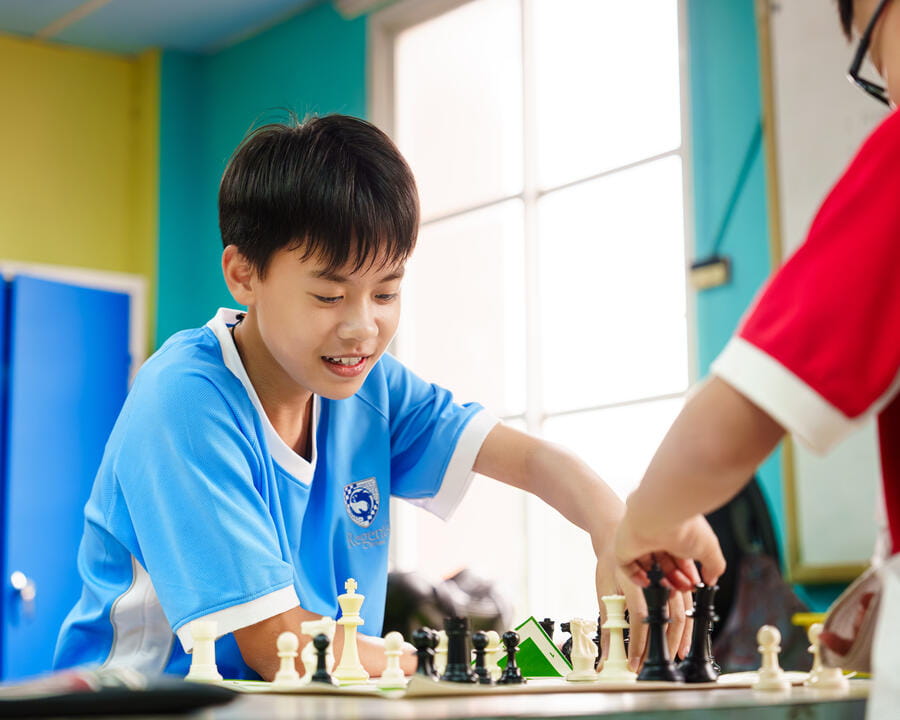 ข้อกำหนดด้านการสมัครเข้าเรียน | โรงเรียนนานาชาติรีเจ้นท์กรุงเทพฯ - Image-50-50