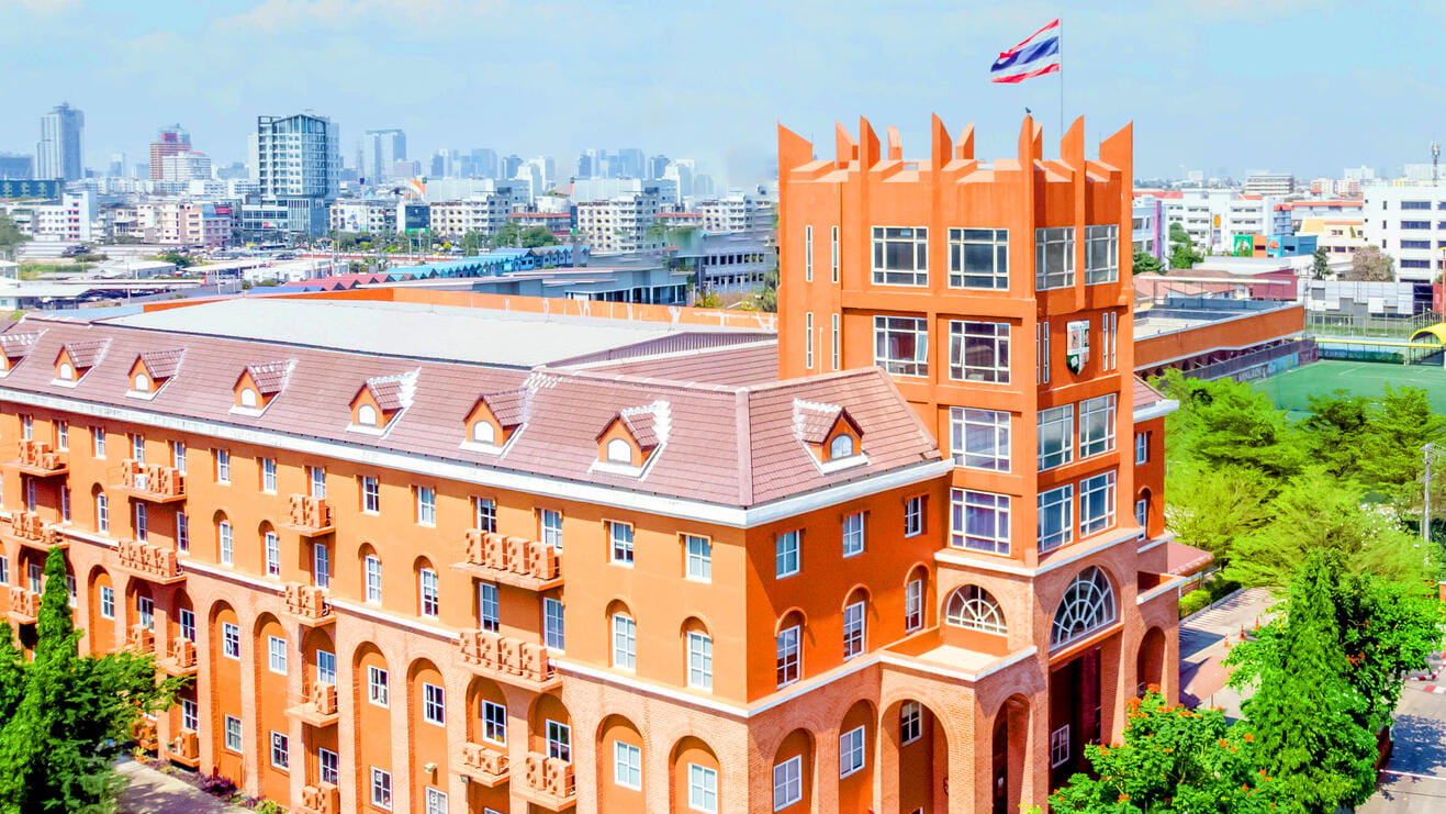สัมผัสโรงเรียนของเรา | โรงเรียนนานาชาติรีเจ้นท์กรุงเทพฯ - Level 2 Page Header With Key Facts