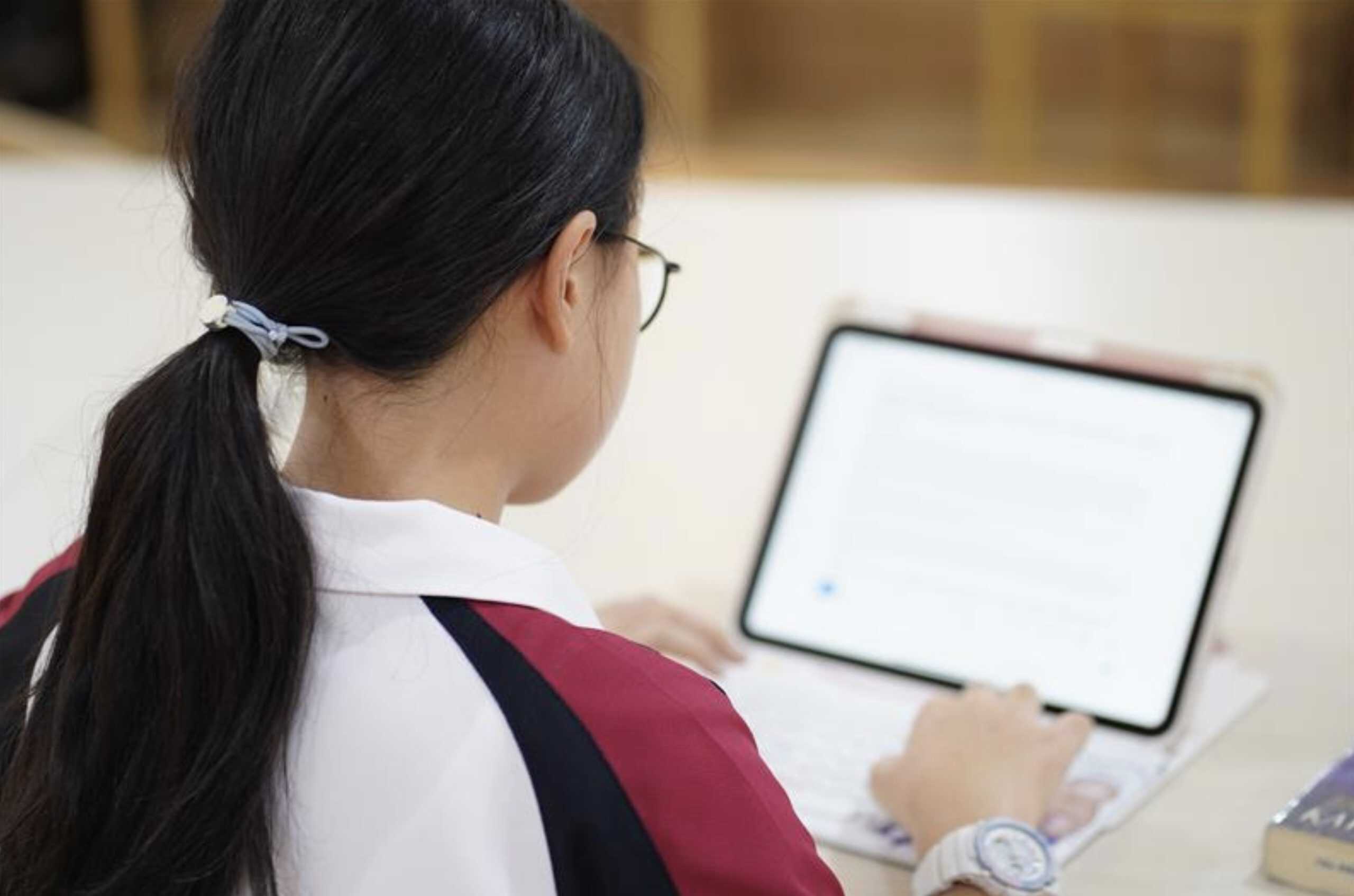 Finding Balance:Helping Children  Manage Screen Time