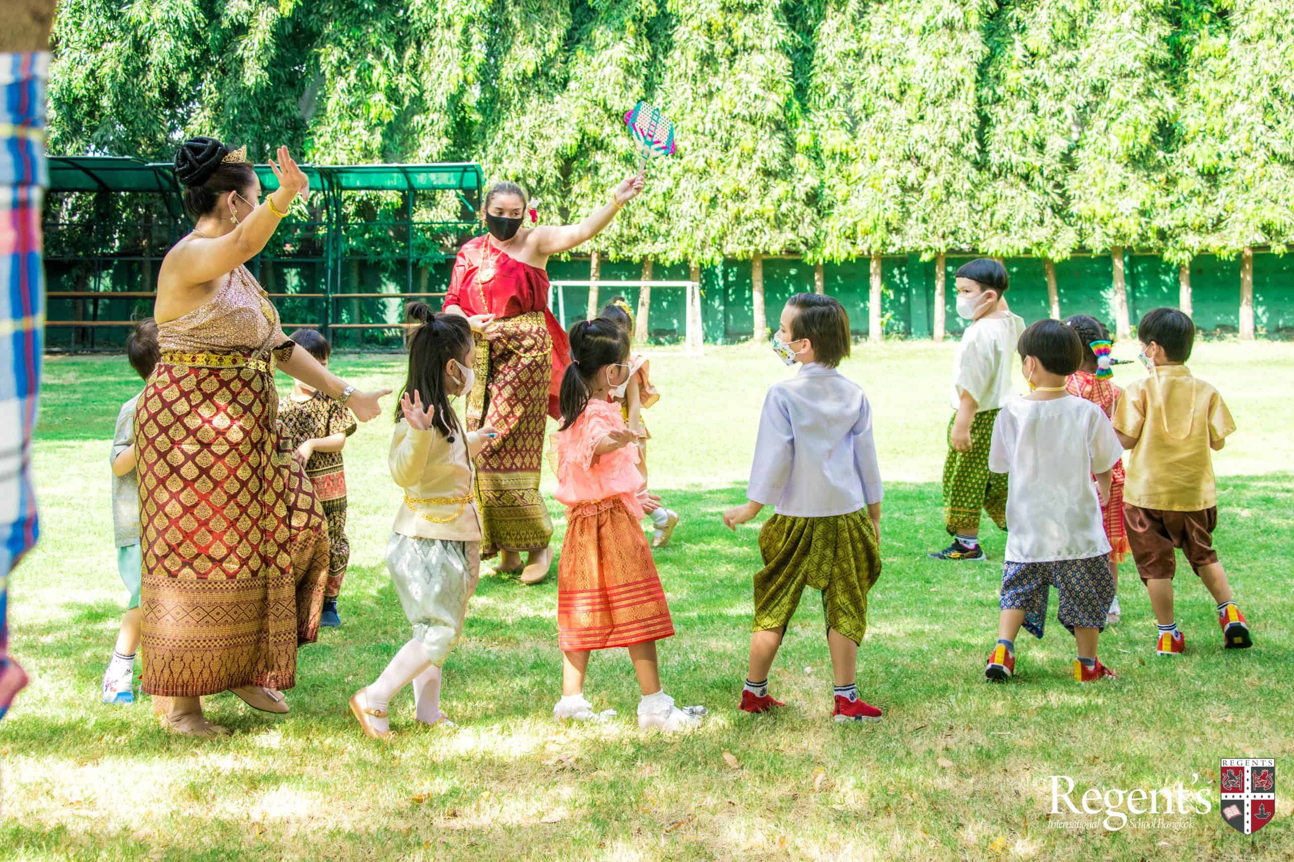 Celebrating Local Traditions | News | Regent's Bangkok - loy-krathong