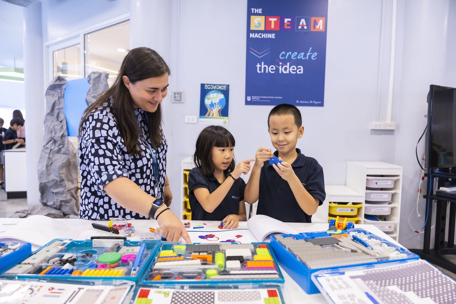  How connected learning builds deeper understanding - connected-learning-regents-pattaya