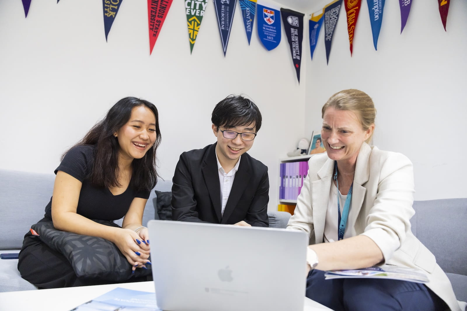 How schools prepare students for university success - university-preparation-skills-regents-pattaya