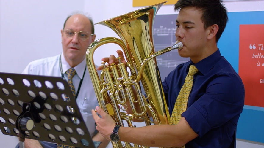 Student 1280 x 720