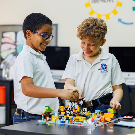 St George School | Escuela internacional en Santo Domingo - Small Text And Image Checklist