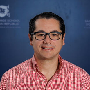 Excelencia Académica | St George School, República Dominicana - Feature Cards Pattern 1