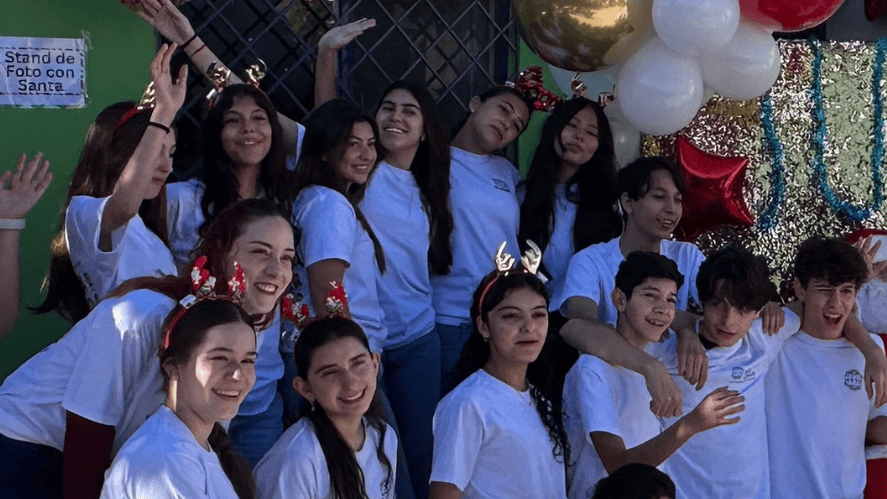 Celebrando la Comunidad y el Derecho a Jugar - 16