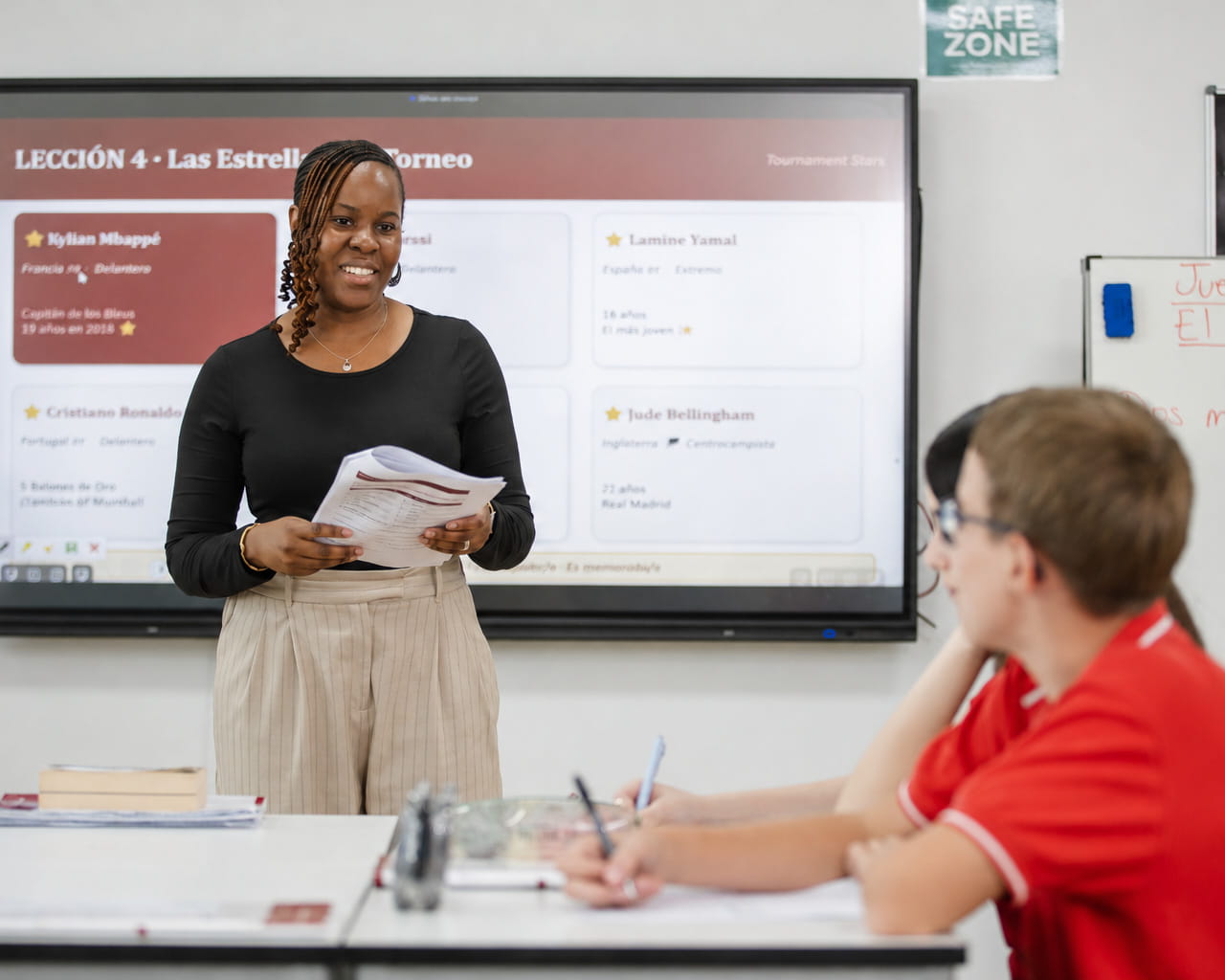 Bilingualism | IB Pathways in English, French & German | SISD  - What is Bilingual Education - Image-50-pattern