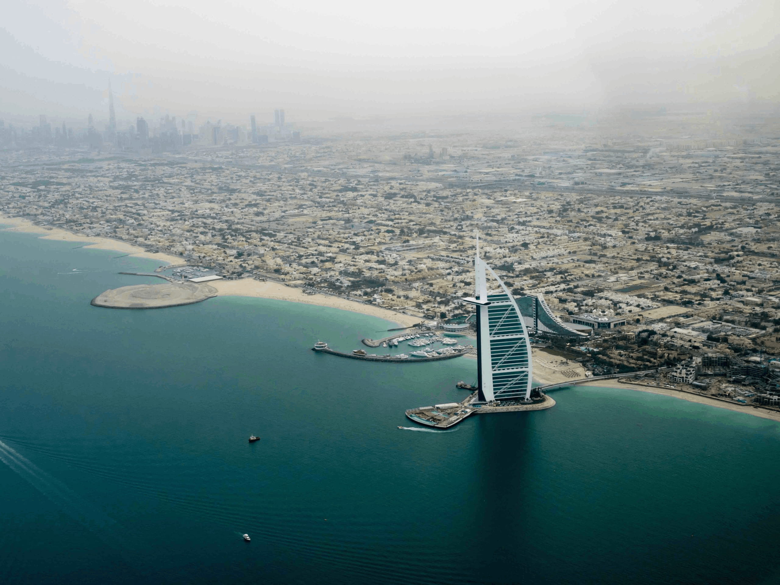 Boarding-in-dubai-scaled