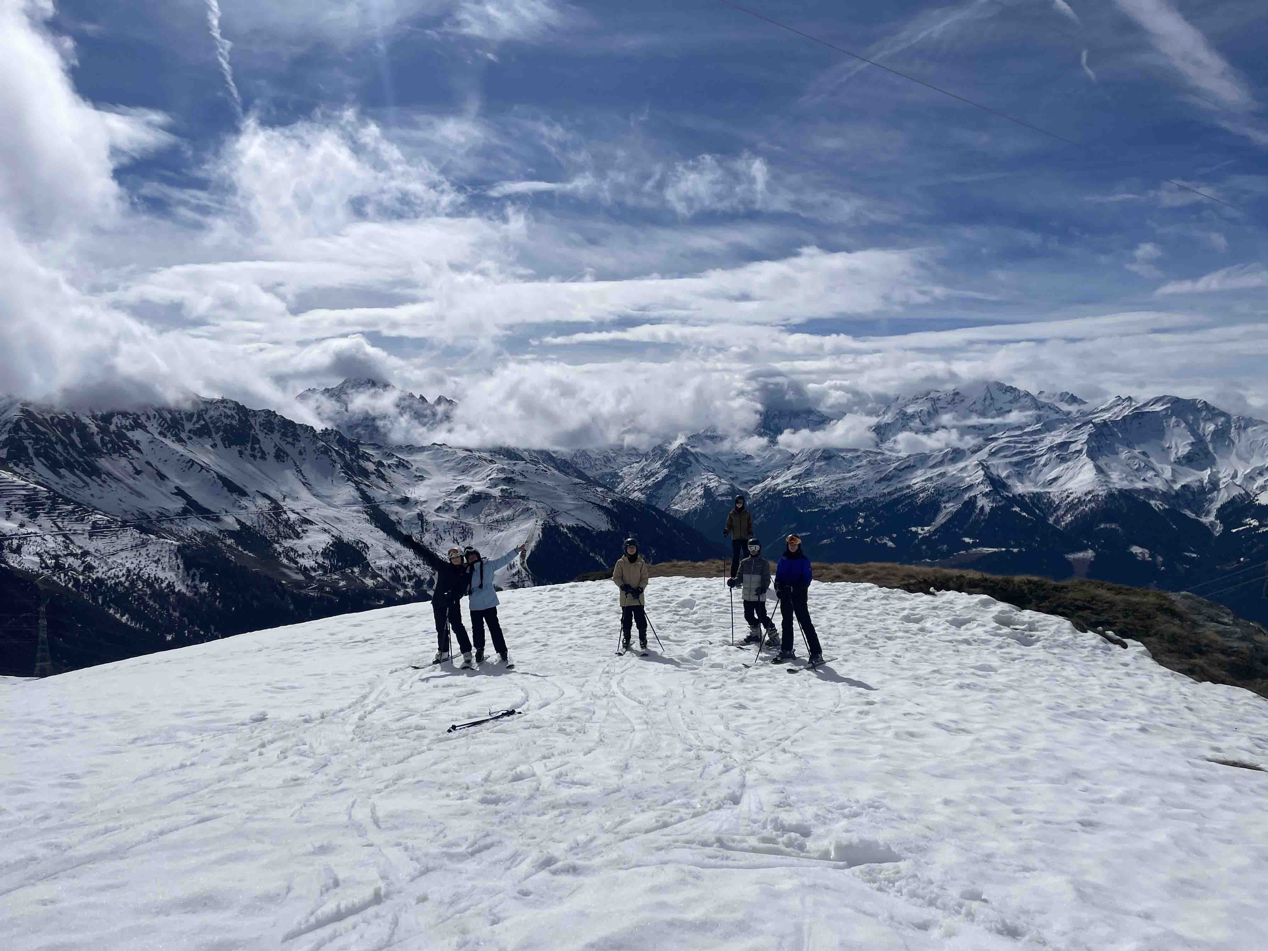 Outstanding Experiences | SISD - 01 - Level 2 Page Header With Text Only