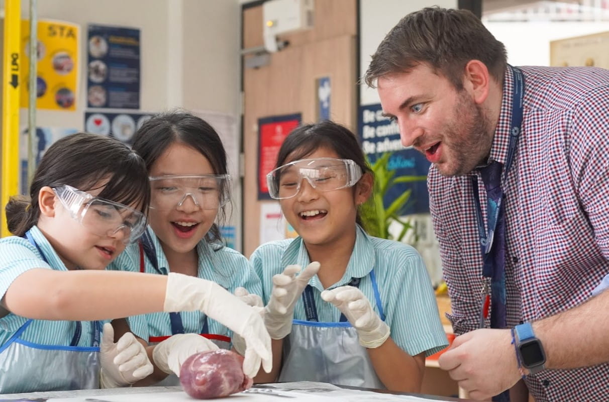 Exploring hearts and art: Year 6 students get a glimpse of High School learning - Exploring hearts and art students get a glimpse of High School learning