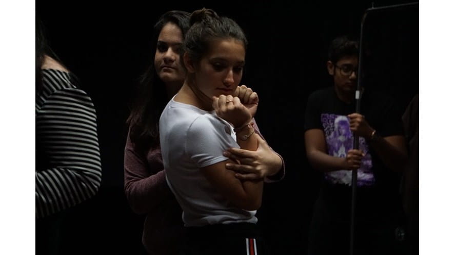 Drama Pose