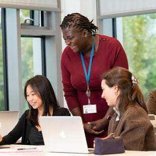 Międzynarodowa Szkoła w Warszawie | The British School Warsaw - 051 - Feature Cards Pattern