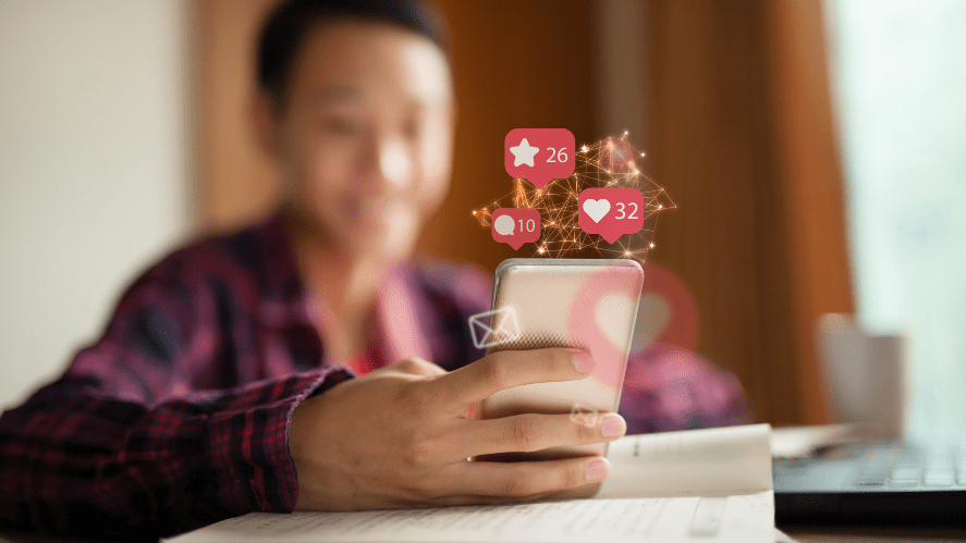 Social media fuels teen comparison and parents need to use strategies to support healthy identity development